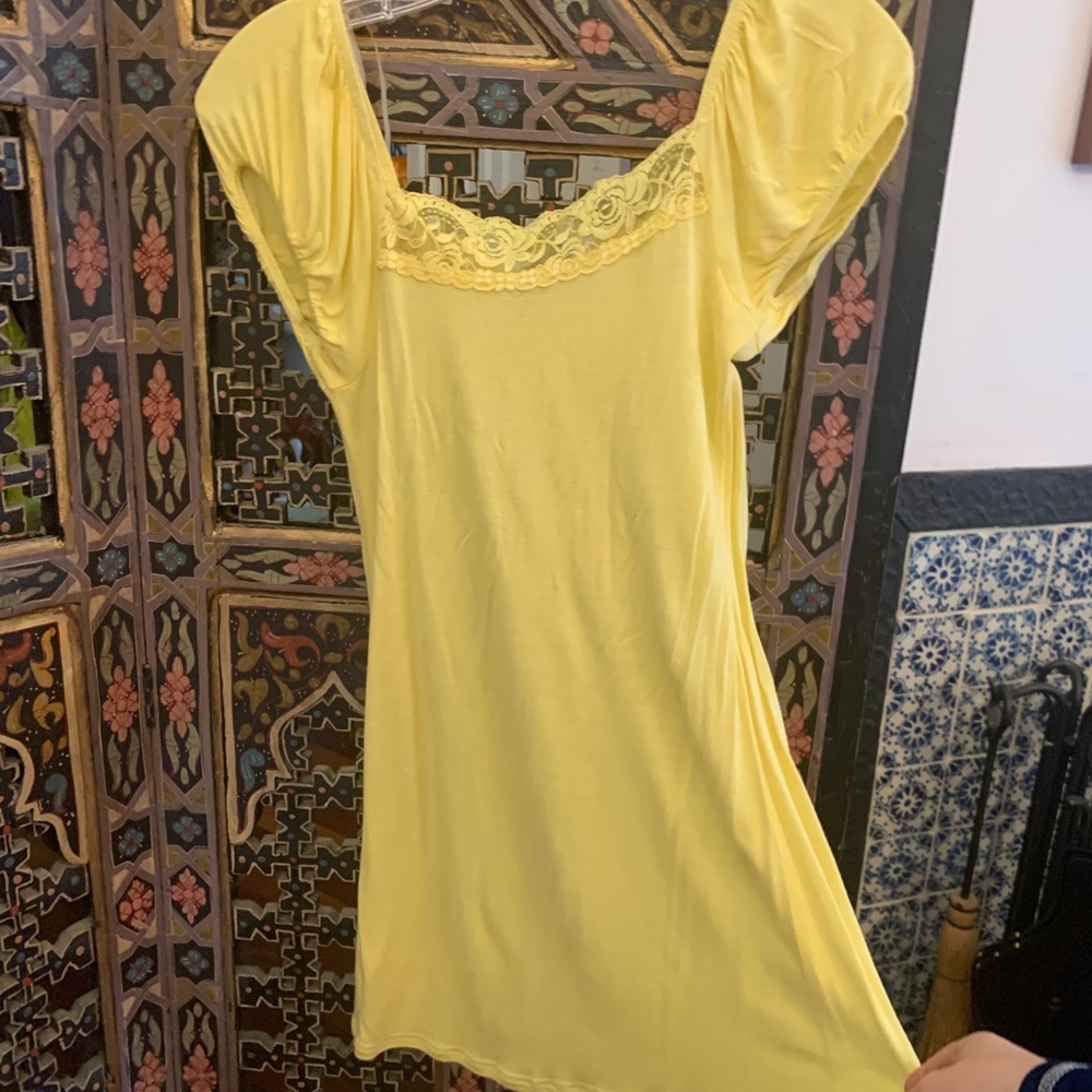Flowy yellow summer shirt ☀️🌼🌻 never worn
